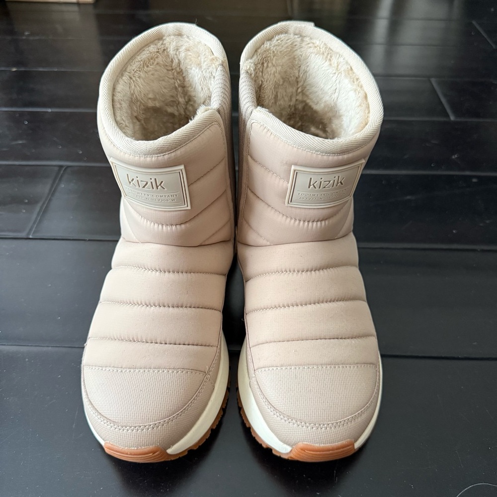 NWOB Kizik Juno Mid Winter Boots